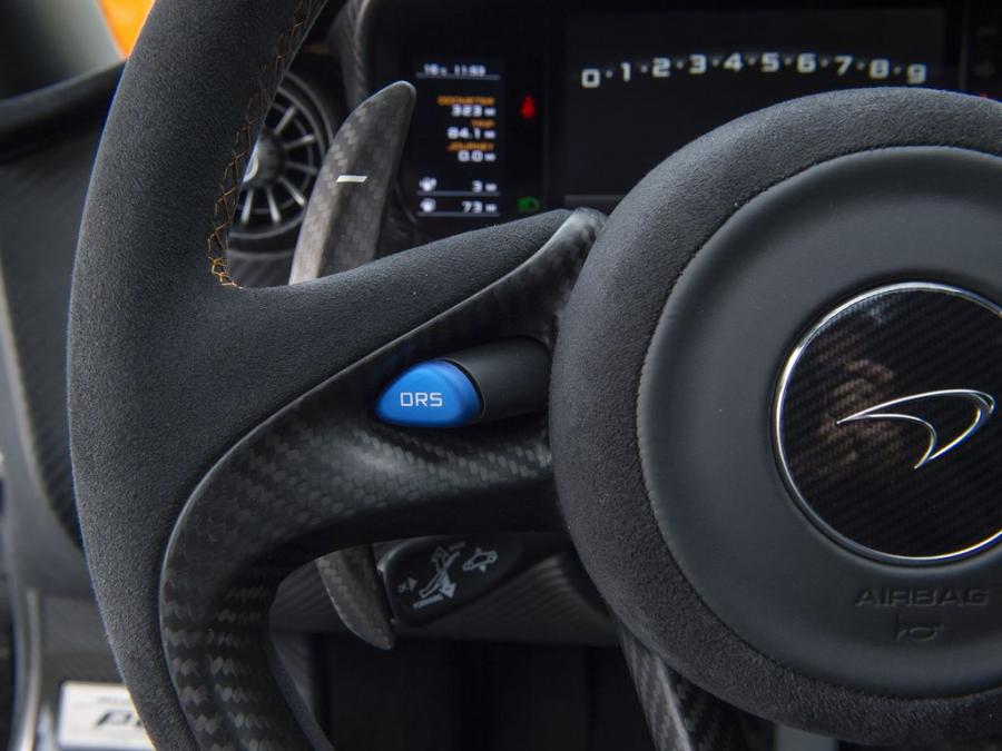 Детали интерьера McLaren P1 XP05 (990006) 2013 года  (фото 12 из 89)